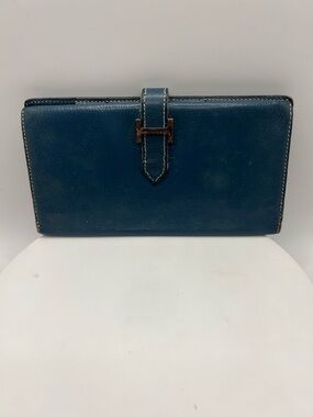 7048. Hermes Vintage Bearn Rare Deep Blue Leather Wallet with Strap Closure.